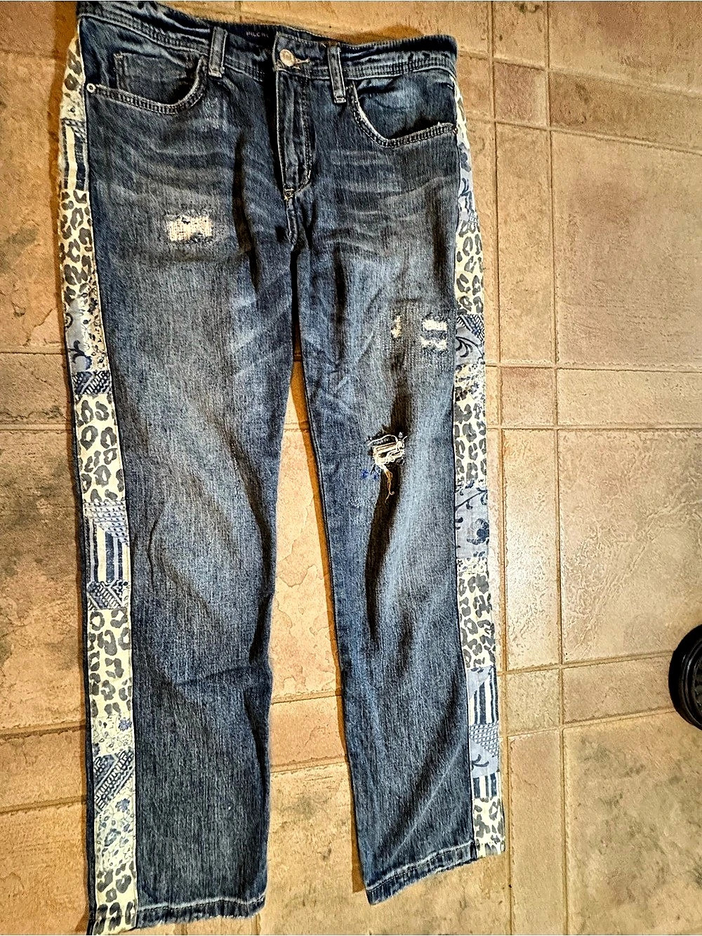 Pilcro Straight Leg Distressed Jeans in Blue & White Waist 27